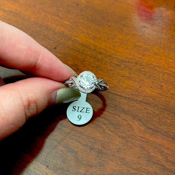 Silver ring - Picture 2 of 4